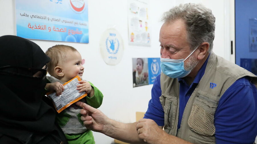 David Beasley, United Nations World Food Programme Executive Director, visiting a clinic in Ma’adi neighbourhood in eastern Aleppo city