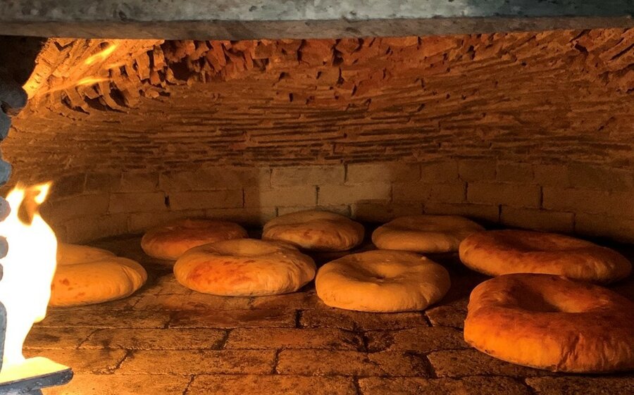 Bread baking before the renovation using a gas oven. Photo: WFP/Gohar Sargsyan