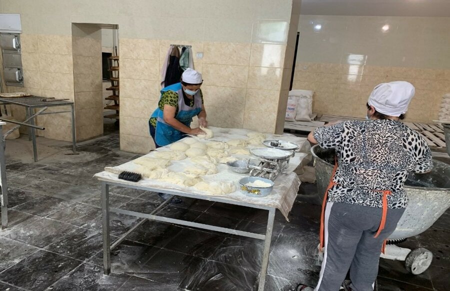 The women of the bakery are making bread to sell it afterwards. Photo: WFP/Gohar Sargsyan
