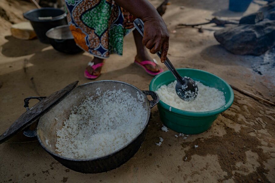 As soon as Iyesata collects her cash she can cook food for her family. Photo: WFP/Daniel Bangura