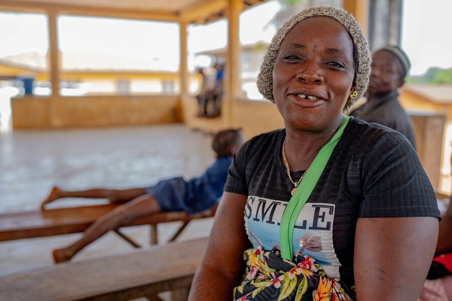 With cash assistance Iyesata can buy food for her children. Photo: WFP/Daniel Bangura