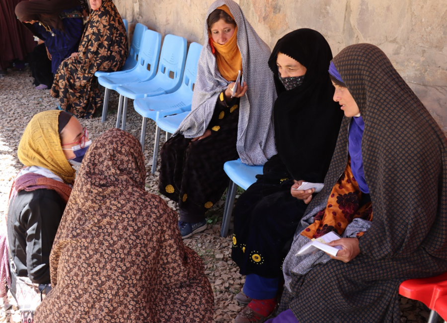 Marianna Franco, head of ECHO office in Afghanistan, meeting women receiving emergency food assistance in Ghor. WFP/Shelley Thakral