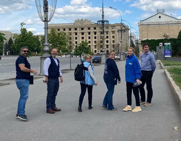 Nina Yarosh (2nd from right), an associate university professor, fled the bombing in Kharkiv for Dnipro in eastern Ukraine. Now she works as a Programme Associate for WFP's office in Dnipro. Photo: WFP/Paul Anthem