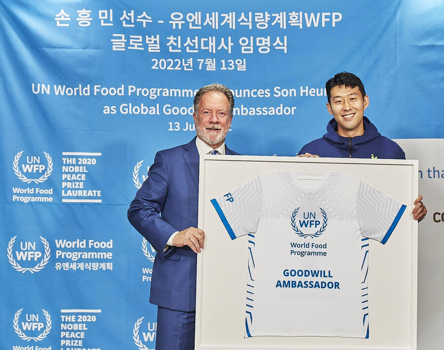 Son Heung-min with WFP chief executive David Beasley in Seoul
