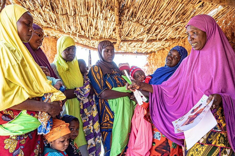 Women_in_Niger_Breastfeeding_train_Mariama_Ali