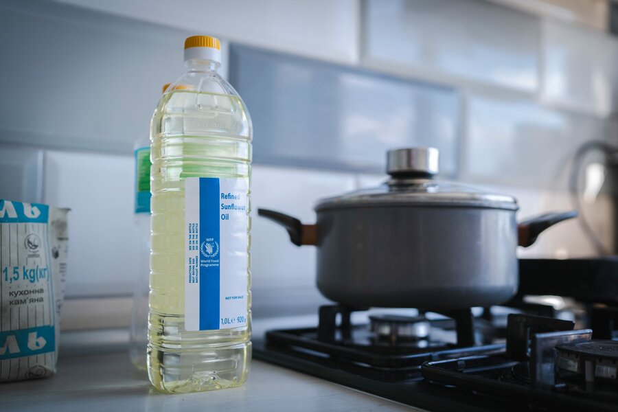 Cooking oil prices in Ukraine and around the world are skyrocketing. Photo: WFP/Antoine Vallas