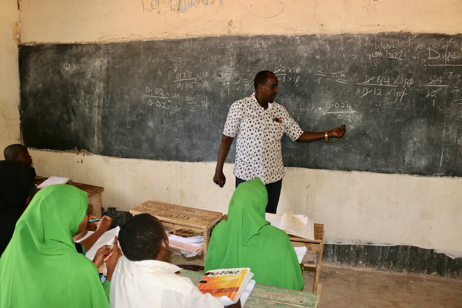 Headteacher Mohamed Gedi teaches a math class at Jaribu Primary school. Photo: WFP/Martin Karimi