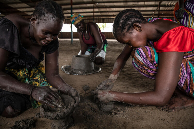 Women in South Sudan's Unity State learn to build fuel-efficient stoves with locally available material. Photo: WFP/Gabriela Vivacqua