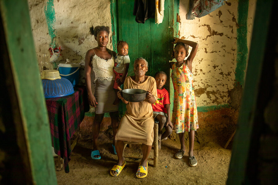 Mother of six Dozimene (C) earned cash working in a WFP resilience-building project. WFP Theresa Piorr