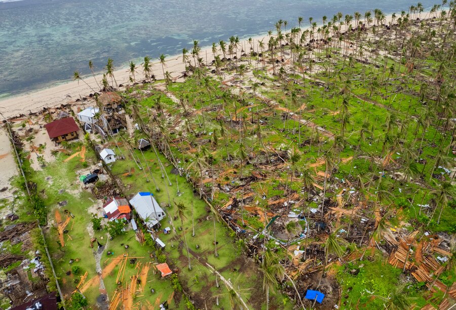 A devastated Siargoa island, after being pummeled by super typhoon Rai. Photo: WFP/Ivan Torres