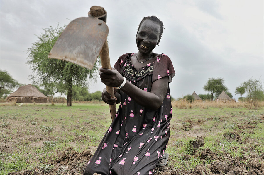 Woman farmer Tilling in Walgak South Sudan. Photo: Marwa Awad