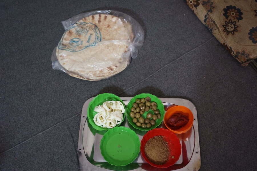 Breakfast in Aleppo for family receiving WFP assistance