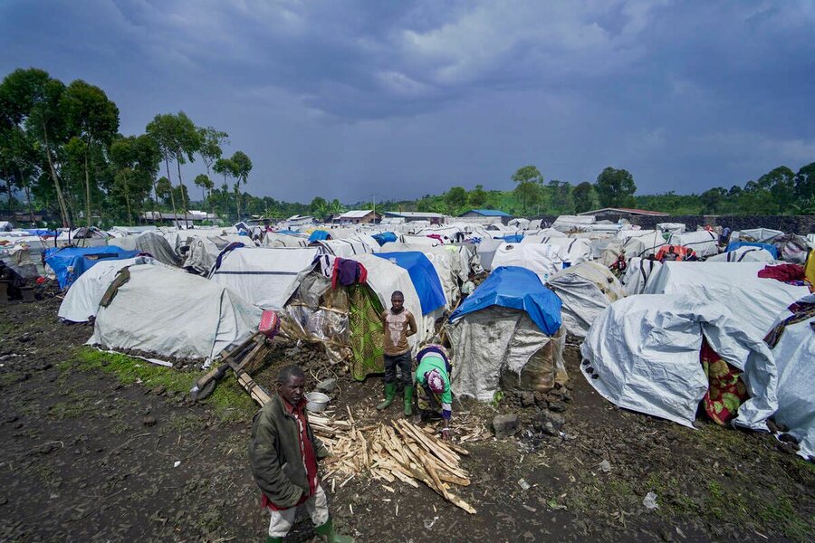 The sprawling Kanyaruchinya camp in eastern DRC hosts people displaced by conflict. In recent months, clashes have forced half-a-million people from their homes.  Photo: WFP/Michael Castofas