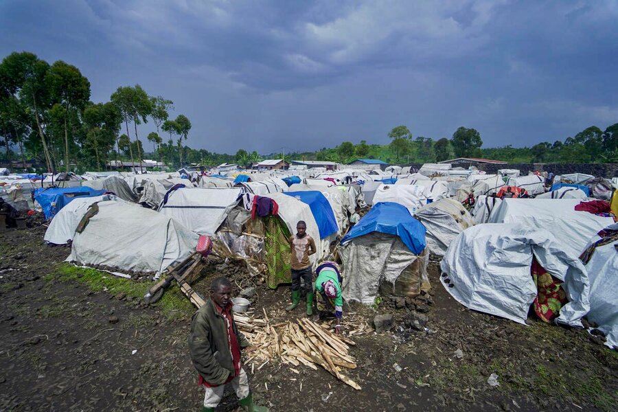 The sprawling Kanyaruchinya camp in eastern DRC hosts people displaced by conflict. In recent months, clashes have forced half-a-million people from their homes. Photo: WFP/Michael Castofas