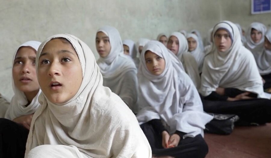 Girls at an eastern Afghanistan primary school. WFP's school feeding is a powerful incentive for parents to send their children to school. Photo: WFP/Sadeq Naseri