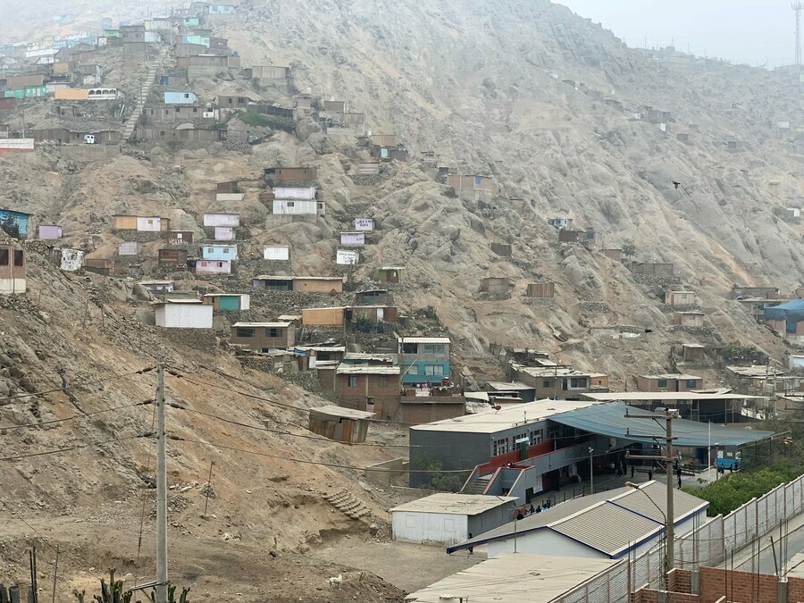 During the COVID-19 pandemic, people weren’t able to work or access food in remote locations like Villa Maria del Trinunfo District. Photo: WFP/ Suzanne Fenton