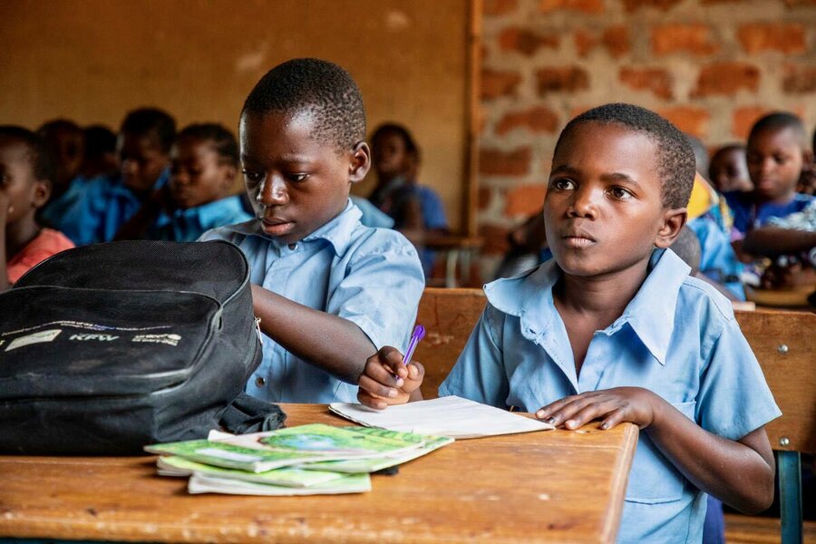 Primary students studying at Mantapala refugee settlement, in northern Zambia, which has benefitted from WFP-supported home-grown school feeding. Photo: WFP/Vincent Tremeau