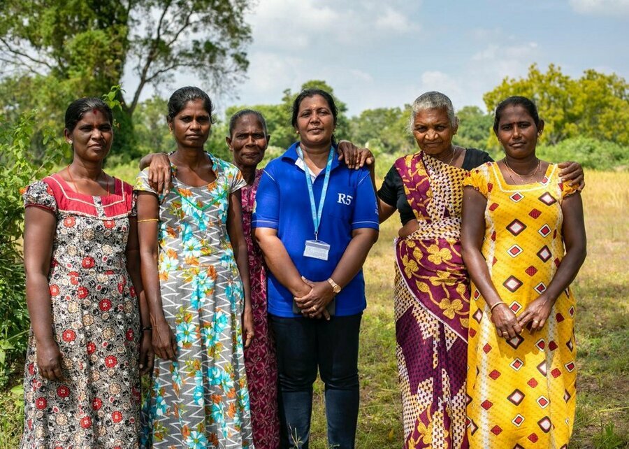 'When there was a lack of food, people had no peace of mind'-Pathmarajani Pathmanathan, in blue shirt. Photo: WFP