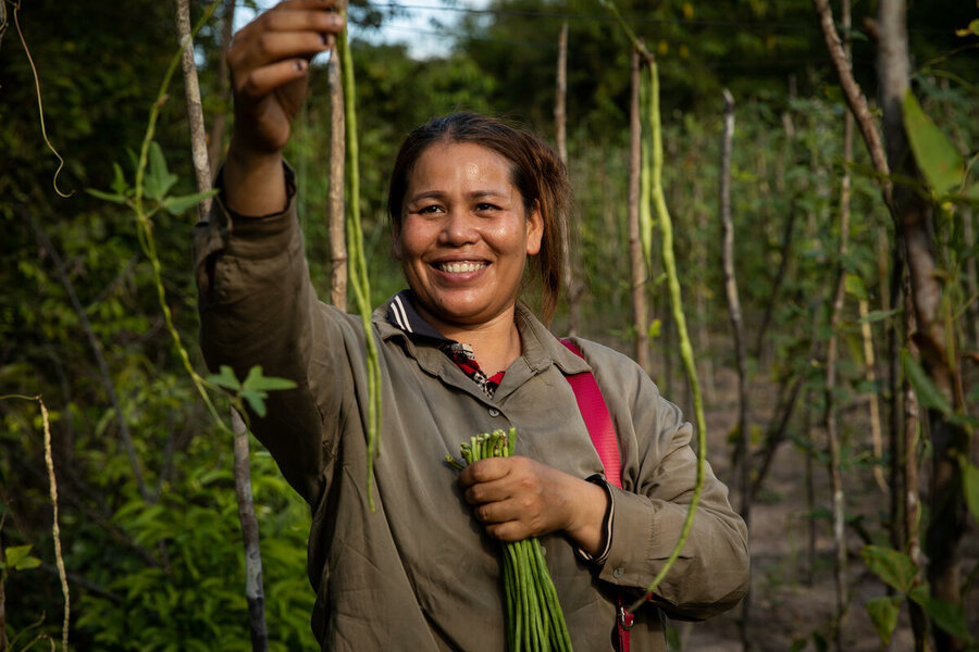 Mec Sinat buys vegetables such as long beans from smallholder farmers that she supplies to Bos Thom school. Photo: WFP/Samantha Reindeers