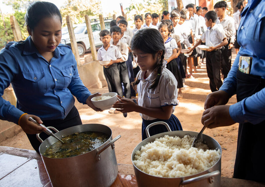 Lunchtime at the Bos Thom school near Siem Reap. Photo: WFP/Samantha Reindeers