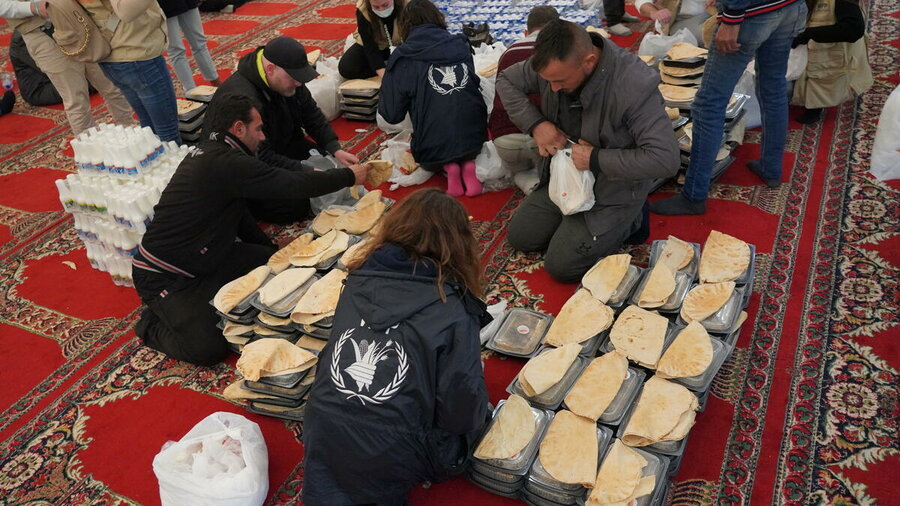 Preparing hot meals for quake survivors in northern Syria. Photo: WFP/Ghazawari Jabasini
