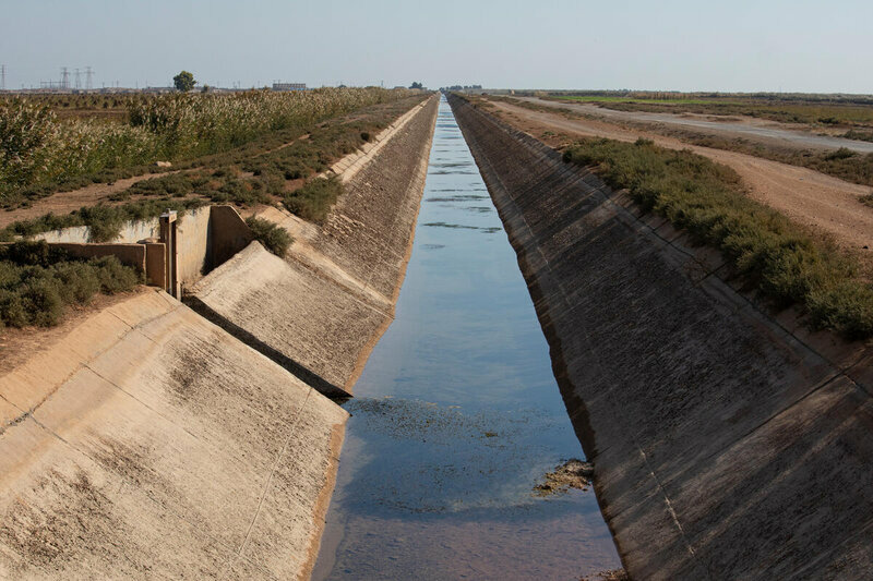 In northern Syria, WFP-rehabilitated irrigation canals offer water lifelines for more than 12,000 farmers. Photo: WFP/Marco Frattini