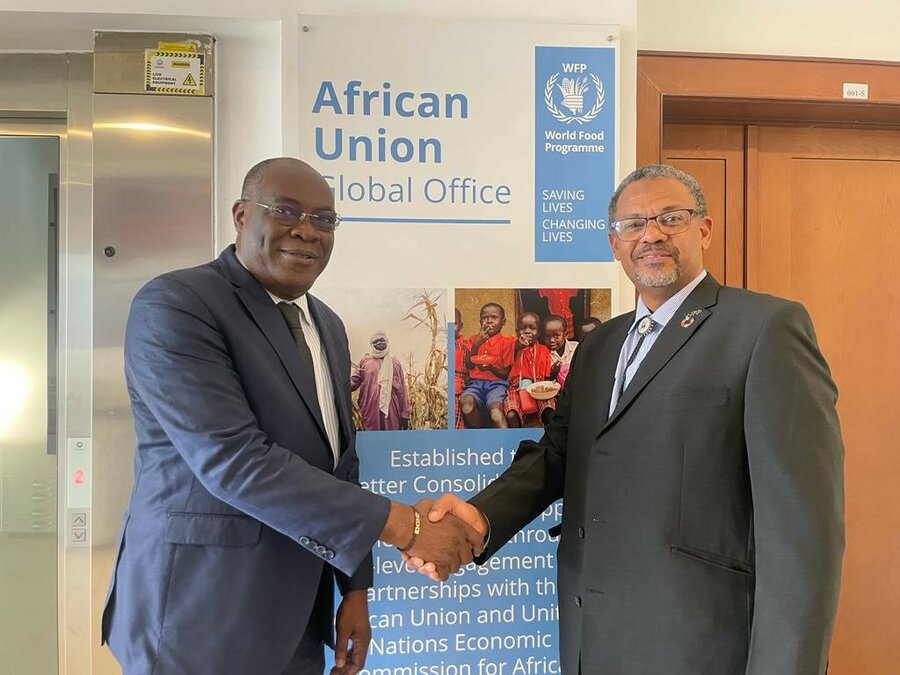 Hameed Nuru, Director of Africa Union Global Office, right, with Ambassador Francis Oke, Economic Community of West African States (ECOWAS) Representative to the AU. Photo: WFP.