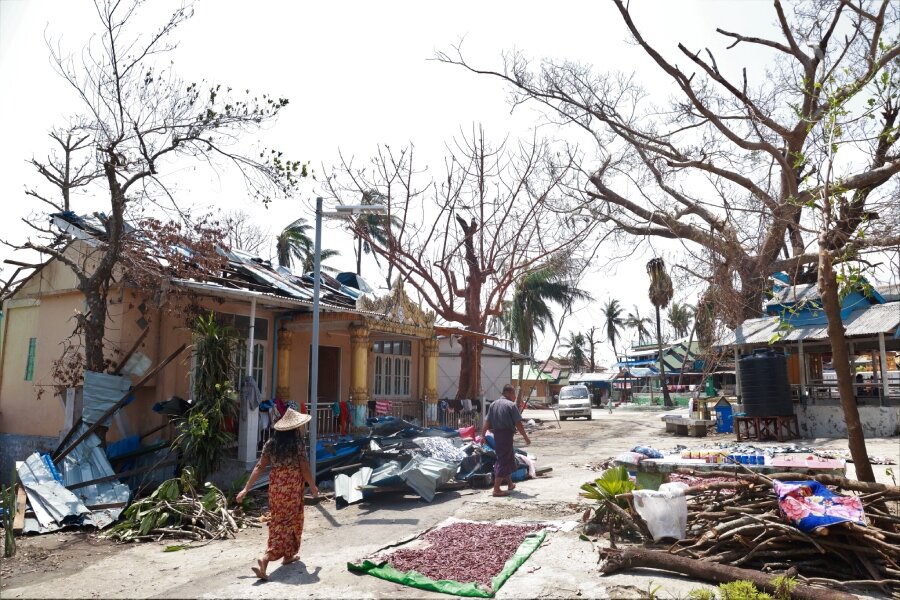 Residents of Sittwe, in Myanmar's Rakhine State, pick their way through cyclone debris. Photo: WFP/Su Myat Yadanar