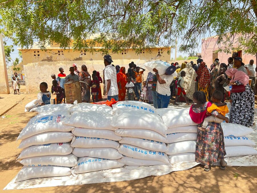 A WFP food distribution at a school in Port Sudan in May. Photo: WFP/Lumia Elhag