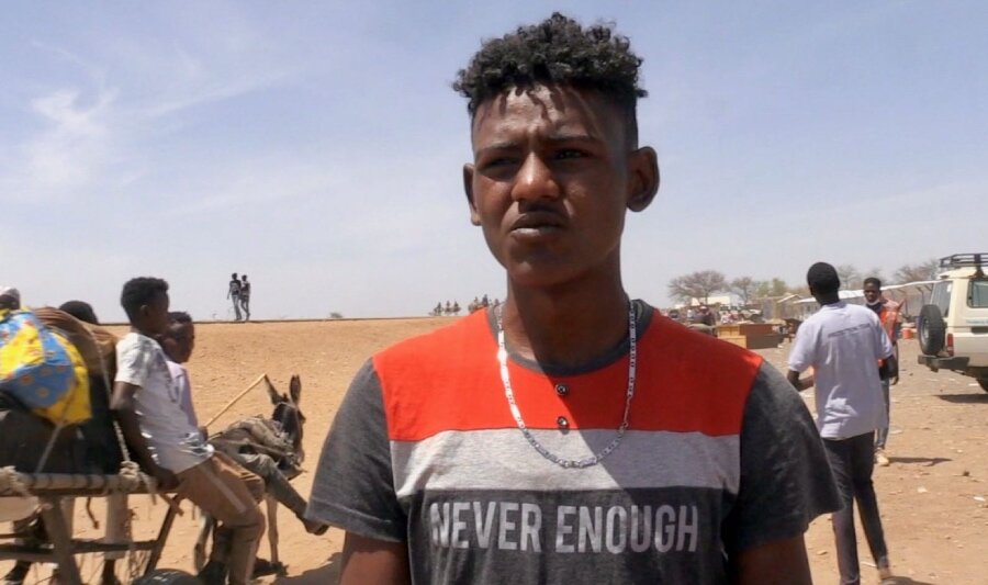 Sudanese refugee Hassan Abdallaziz, 17, hopes to find work in South Sudan, but the prospects are daunting. Photo: WFP