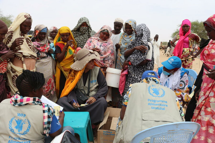 WFP and UNHCR colleagues receive refugees from Sudan in Koufroun, in the east of Chad. Photo: WFP/Jacques David