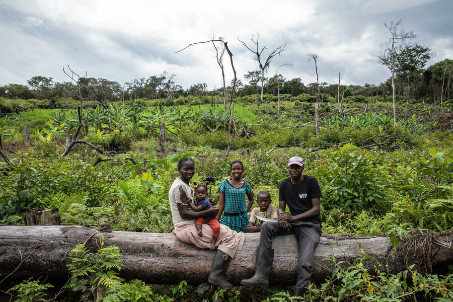 Congolese refugees who fled previous unrest in their homeland are getting back to farming in Angola, thanks to WFP support. Photo: WFP/Gabriela Vivacqua
