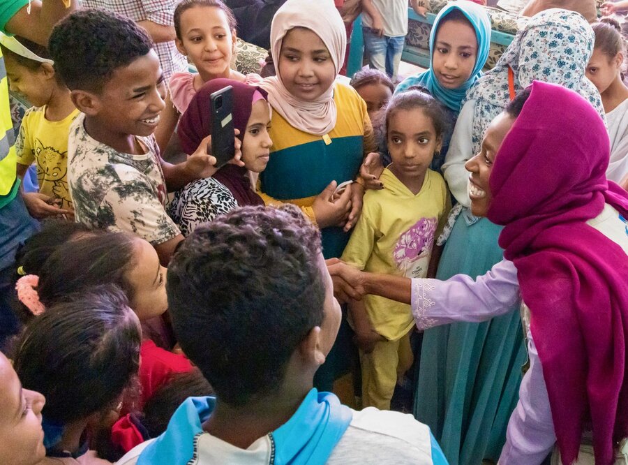 Elizabeth meets children in Egypt during her previous role as WFP Special Advisor. Photo: Behind the Cause