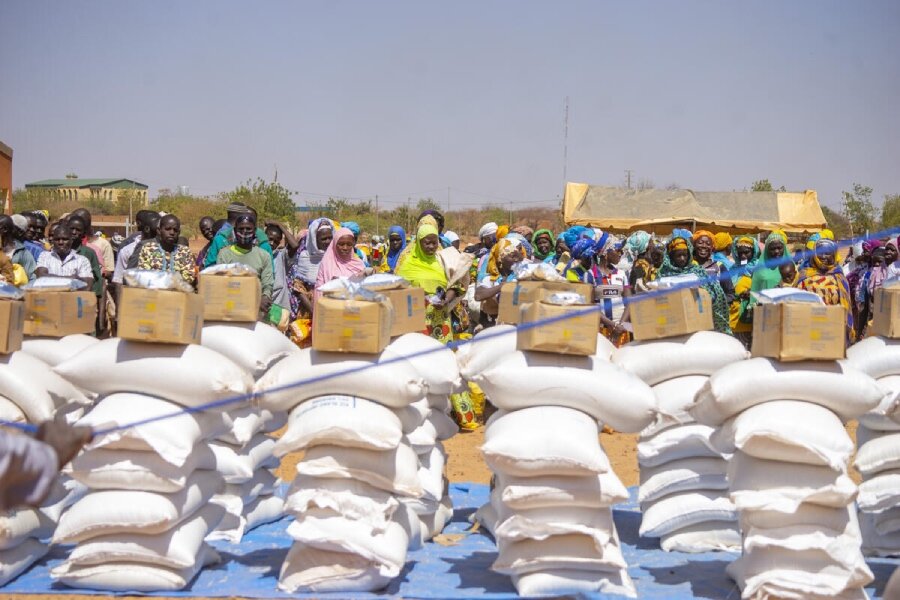 Conflict-displaced people receive food assistance in Burkina Faso, where unrest has uprooted more than two million people and stoked hunger. Photo: WFP/Cheick Omar Bandaogo