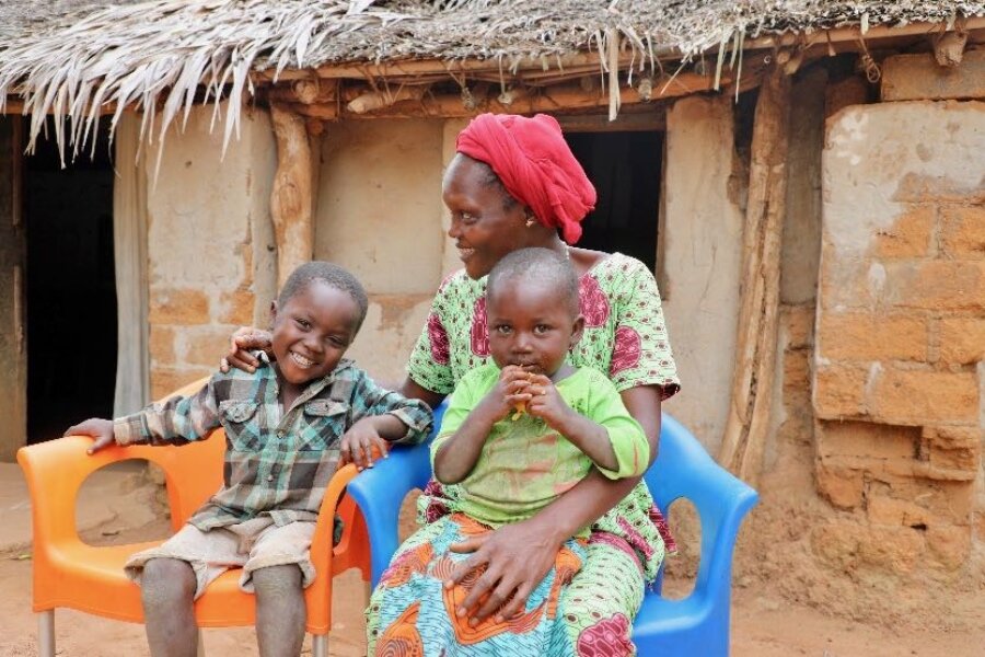 Gentille with her two children, Silva (L) and Solange on her lap, at their home in Inke village, northwestern DRC. Photo: WFP/Hedley Tah