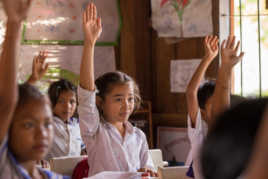 Cambodian girls at class, where education can break the cycle of poverty.  Photo: WFP/Vanna SokhengCambodian girls at class, where education can help break the cycle of poverty.  Photo: WFP/Vanna Sokheng