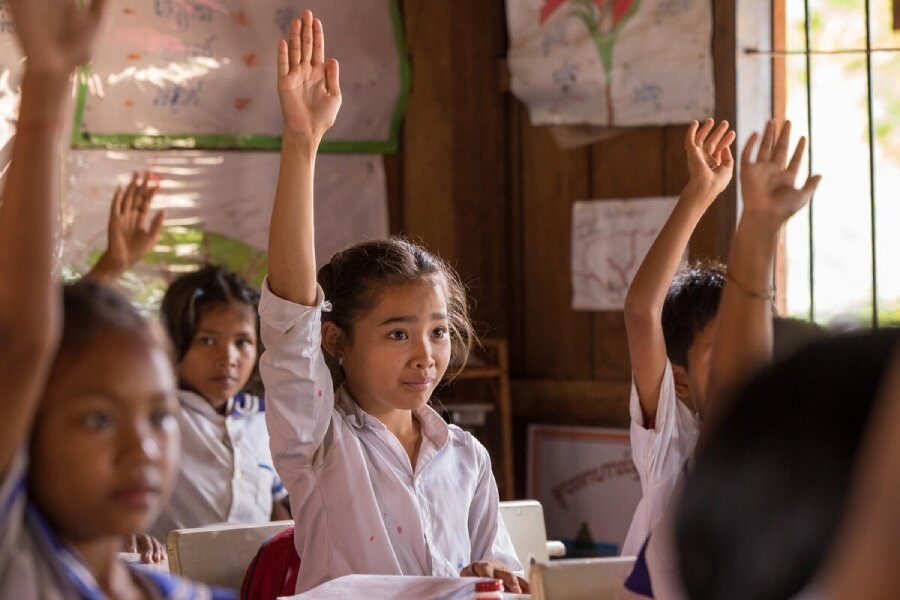 Cambodian girls at class, where education can break the cycle of poverty. Photo: WFP/Vanna SokhengCambodian girls at class, where education can help break the cycle of poverty. Photo: WFP/Vanna Sokheng