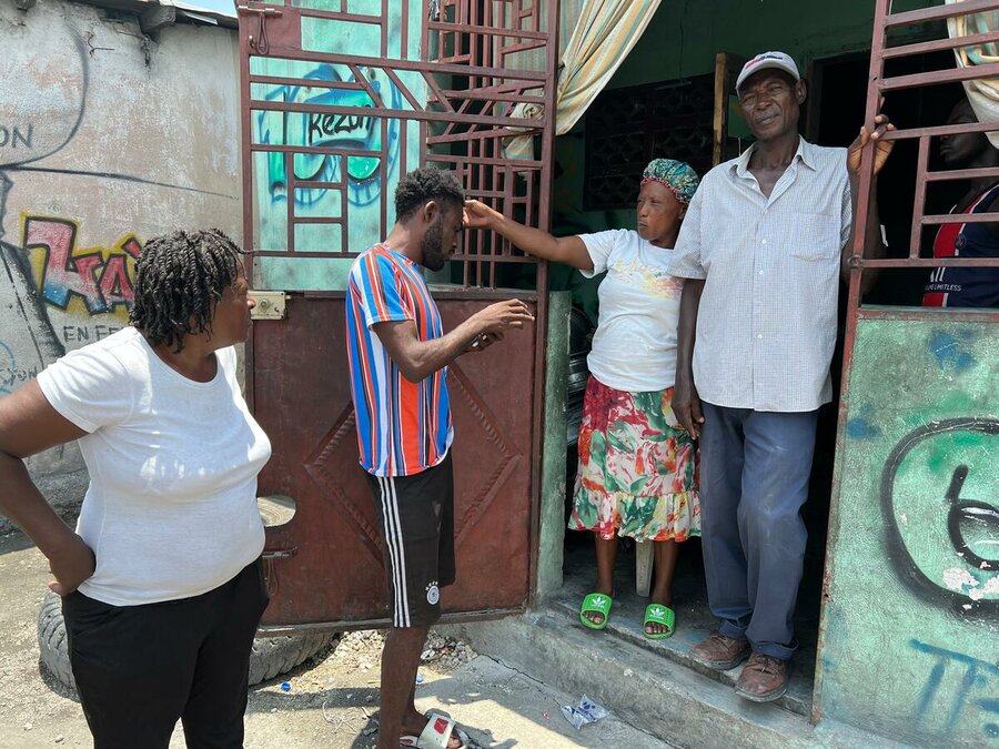 People in Cite Soleil, on the outskirts of Port-au-Prince, where hunger and violence have reached alarming levels. Photo: WFP/Jonathan Dumont