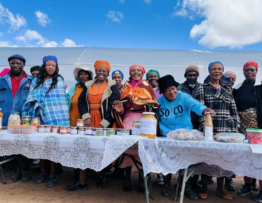 In Lesotho, farmers like these are benefiting from WFP resilience-building projects. Photo: WFP/Peyvand Khorsandi