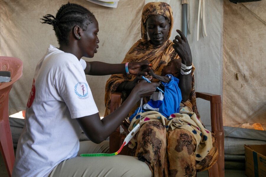 Nyanchiu Pehok with her son Cheng at a nutrition centre in Renk, where he was found to be acutely malnourished. Photo: WFP/Eulalia Berlanga