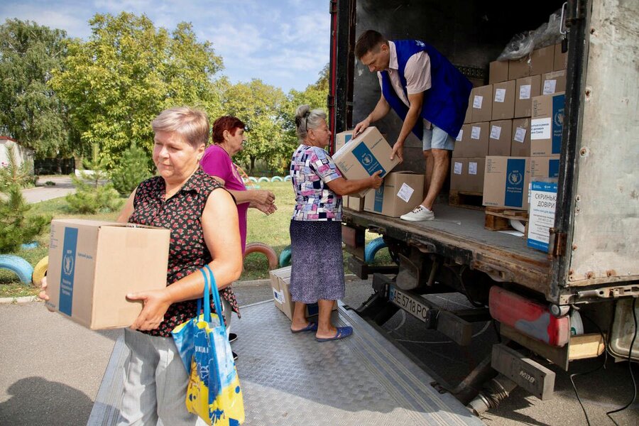 Women line up for WFP food in Novopetrivka, Ukraine. Photo: WFP/Anna Andrusenko