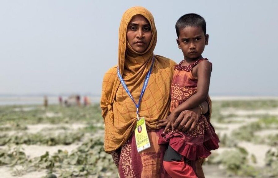 Thanks to the WFP project, Bangladeshi char farmers like Bilkis Begum (here with her daughter Ashrafi) are better equipped to withstand the backlash of climate change. Photo: WFP/Lena von Zabern 