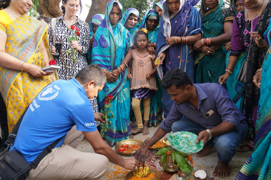 The Odisha state government, WFP and the local community honor the new Solar4Resilience initiative