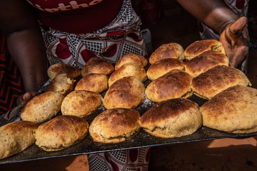 Nutritious scones cooked up by women I'm Monze district, Zambia. Photo: Gabriela Vivacqua