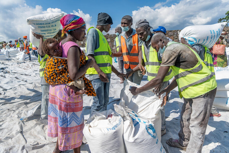 A WFP food distribution in the Bulengo camp for displaced people in eastern DRC