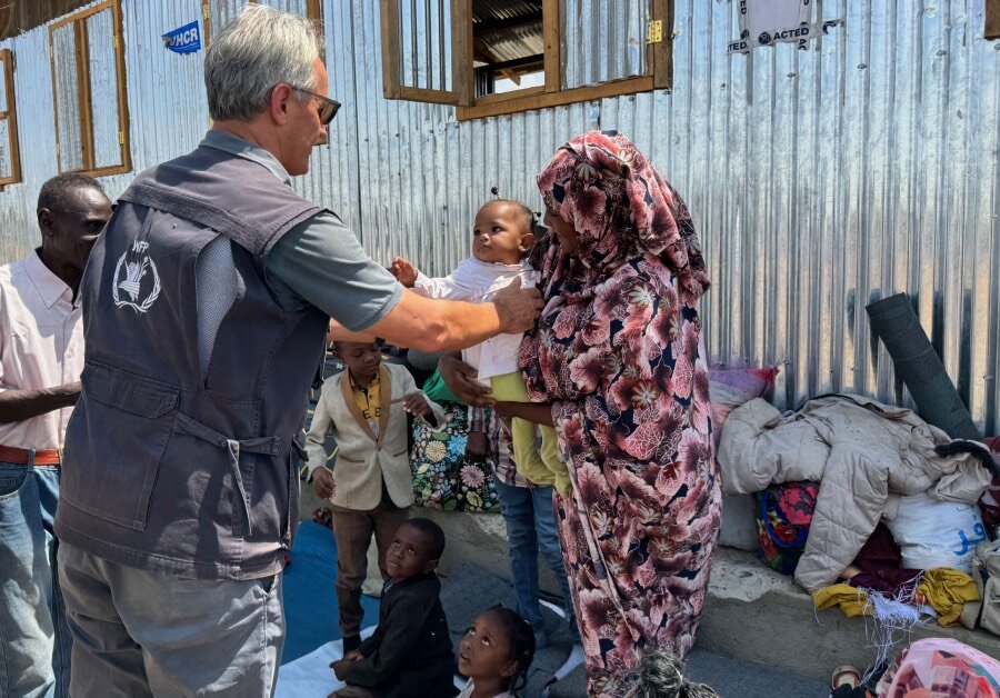 WFP Regional Director Michael Dunford greets displaced families in the South Sudanese border crossing of Renk. Photo: WFP/Gemma Snowdon