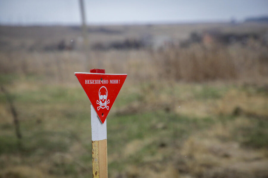 A signed warning of landmines in Ukraine, the world's most heavily mined country. Photo: WFP/Niema Abdelmageed