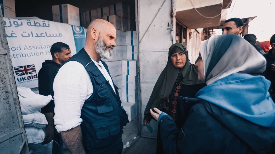 WFP Palestine Country Director ad interim Matthew Hollingworth speaks to Gazans during his visit to the enclave. A ceasefire is an 