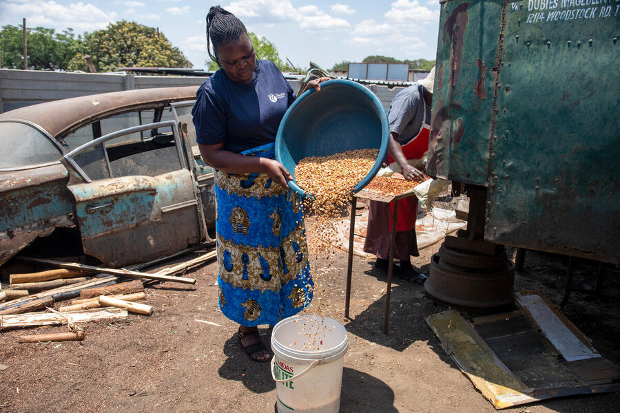 Sorting roasted peanuts
