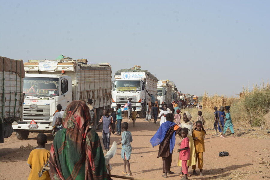 Trucks carrying WFP food assistance arrive at a displacement site in Tawila, North Darfur, in April, delivering 1,600 metric tons of food and nutrition supplies—enough to support 220,000 people.